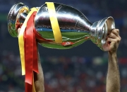 开云体育平台APP-马赛鏖战韩国，奥亚尔萨瓦尔刷新纪录的简单介绍