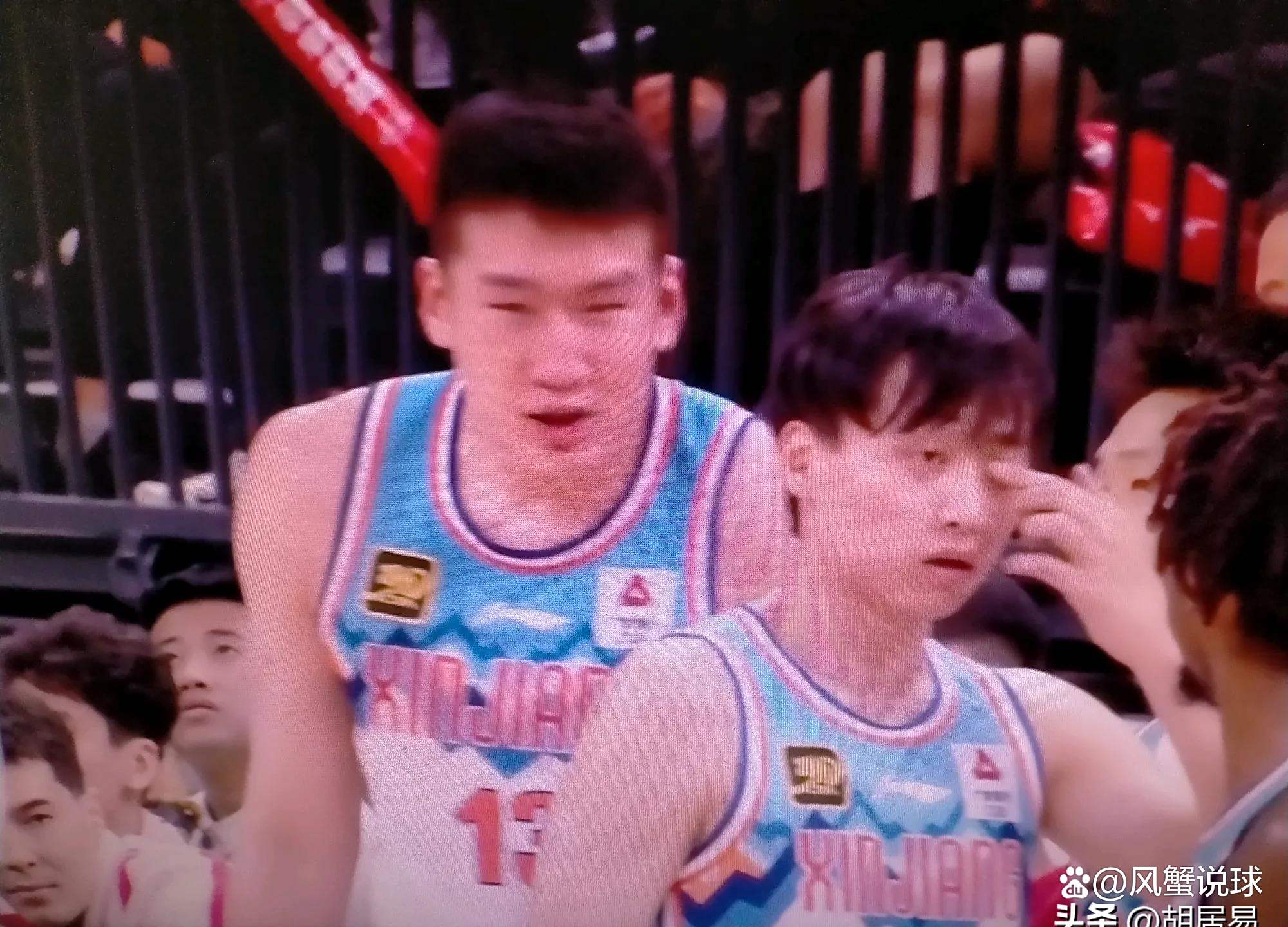 新疆队在热闹的比赛中打败了强敌