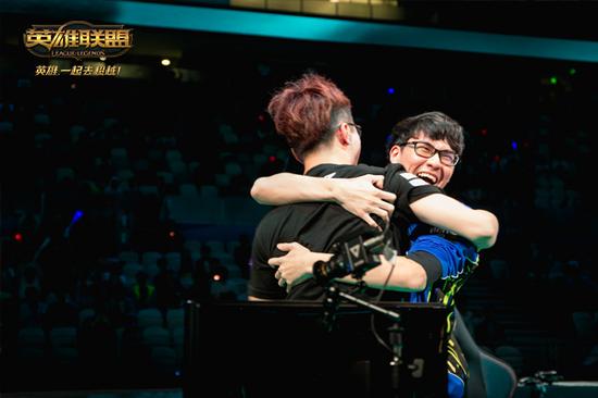 G2翻盘CLG，Bin操刀奇招英雄翻盘全球总决赛3:0（洛杉矶）