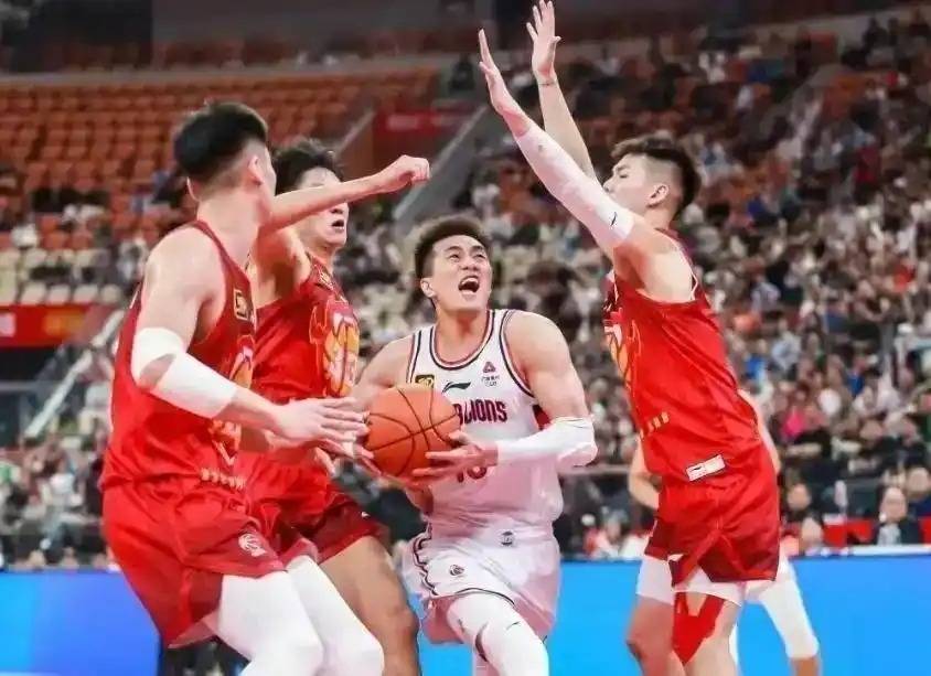 浙江队鏖战尼克斯，郭艾伦状态火热的简单介绍