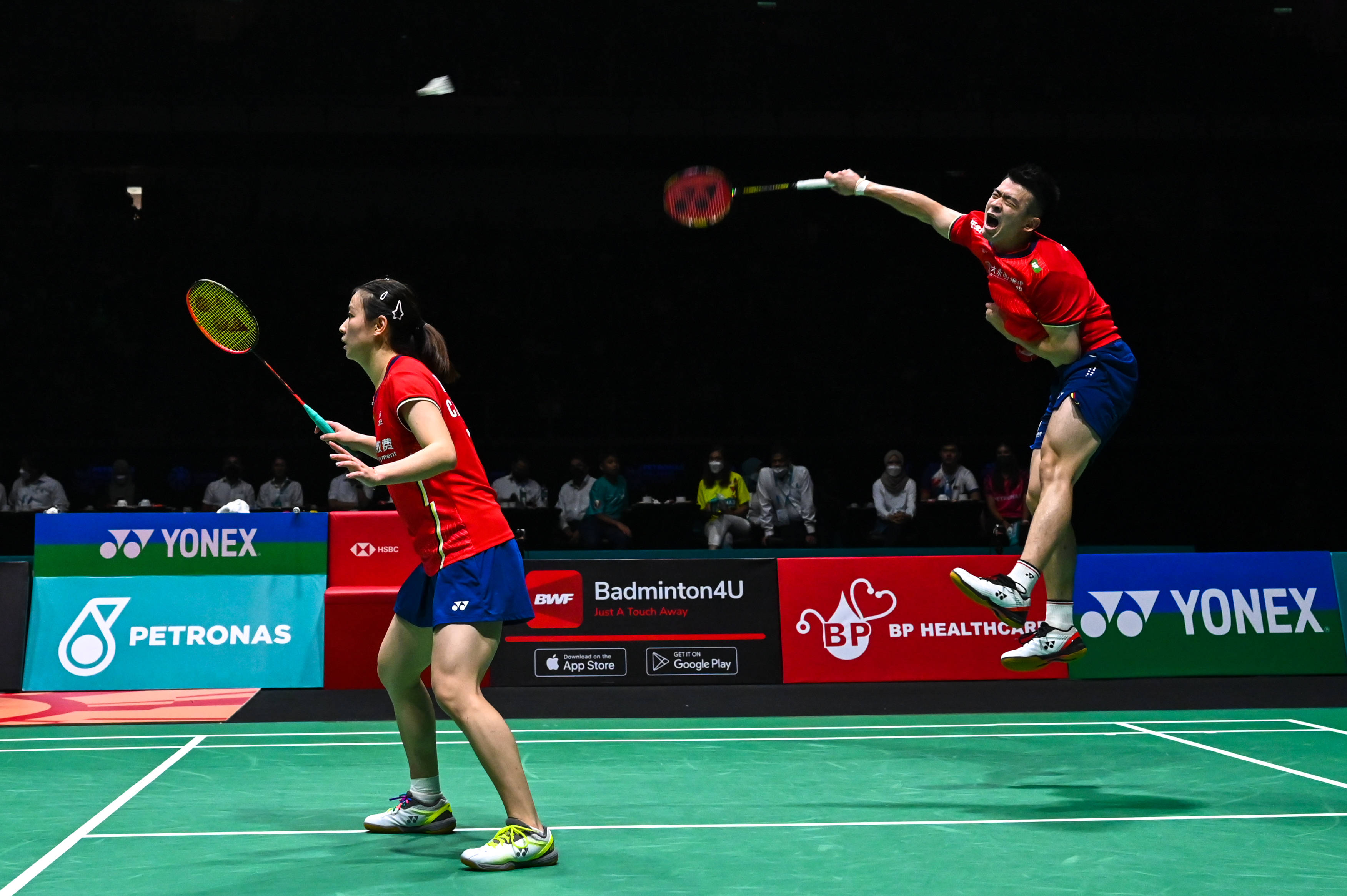 关于马来西亚队横扫中国队，安赛龙统治全场的信息