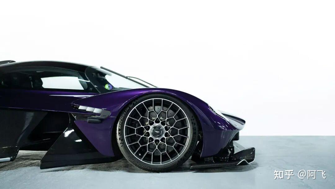 法拉利力克阿斯顿马丁,佩雷兹统治全场的简单介绍 法拉利力克阿斯顿马丁,佩雷兹统治全场的简单介绍