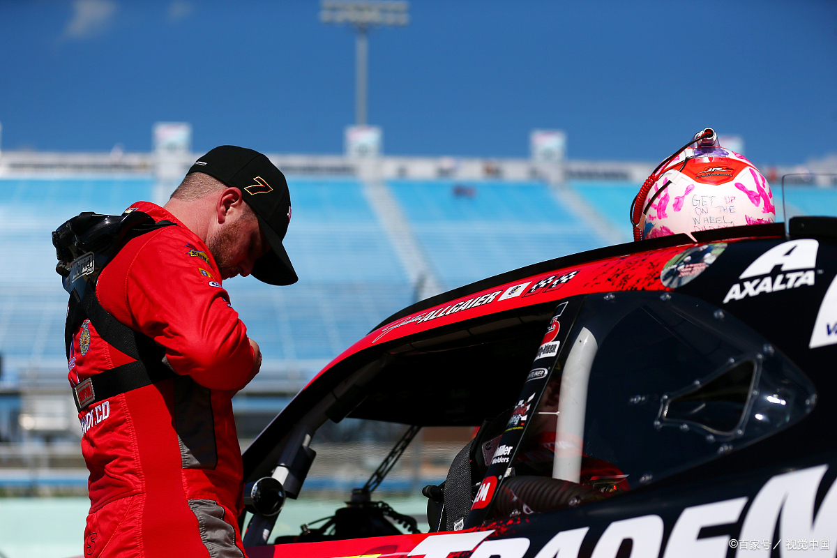 红牛车队鏖战红牛二队,周冠宇高光表现 红牛车队鏖战红牛二队,周冠宇高光表现